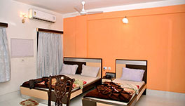 3 Bed A/C Room at Hotel Yashoda International Tarapith
