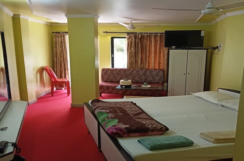 Hotel Dolphin, Digha - Six Bed AC Room