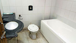 Hotel Dolphin, Digha- Bathroom